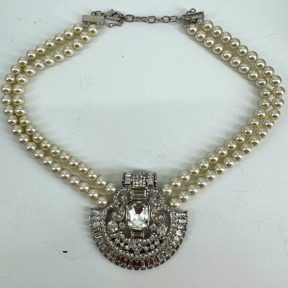 Vintage The Skyline Collection ivory faux pearl pendant necklace